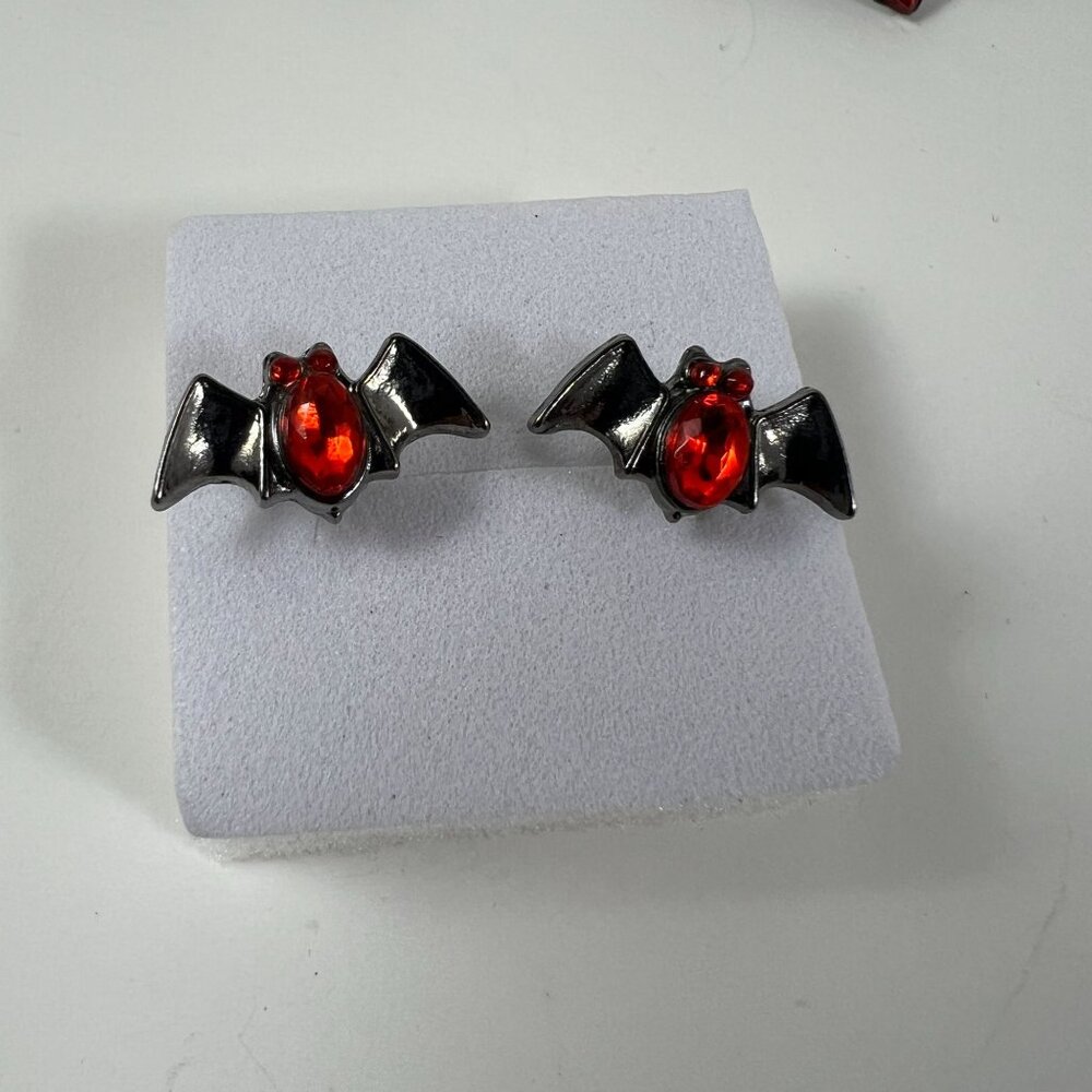 Bat-Themed Stud Earrings Set Of 3 With Green & Red Gemstones Metal & Enamel Hall - Picture 3 of 5